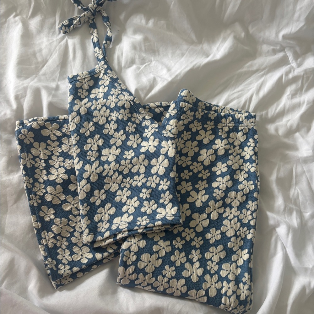 American Eagle Outfitters Blue and White Floral Two Piece Set